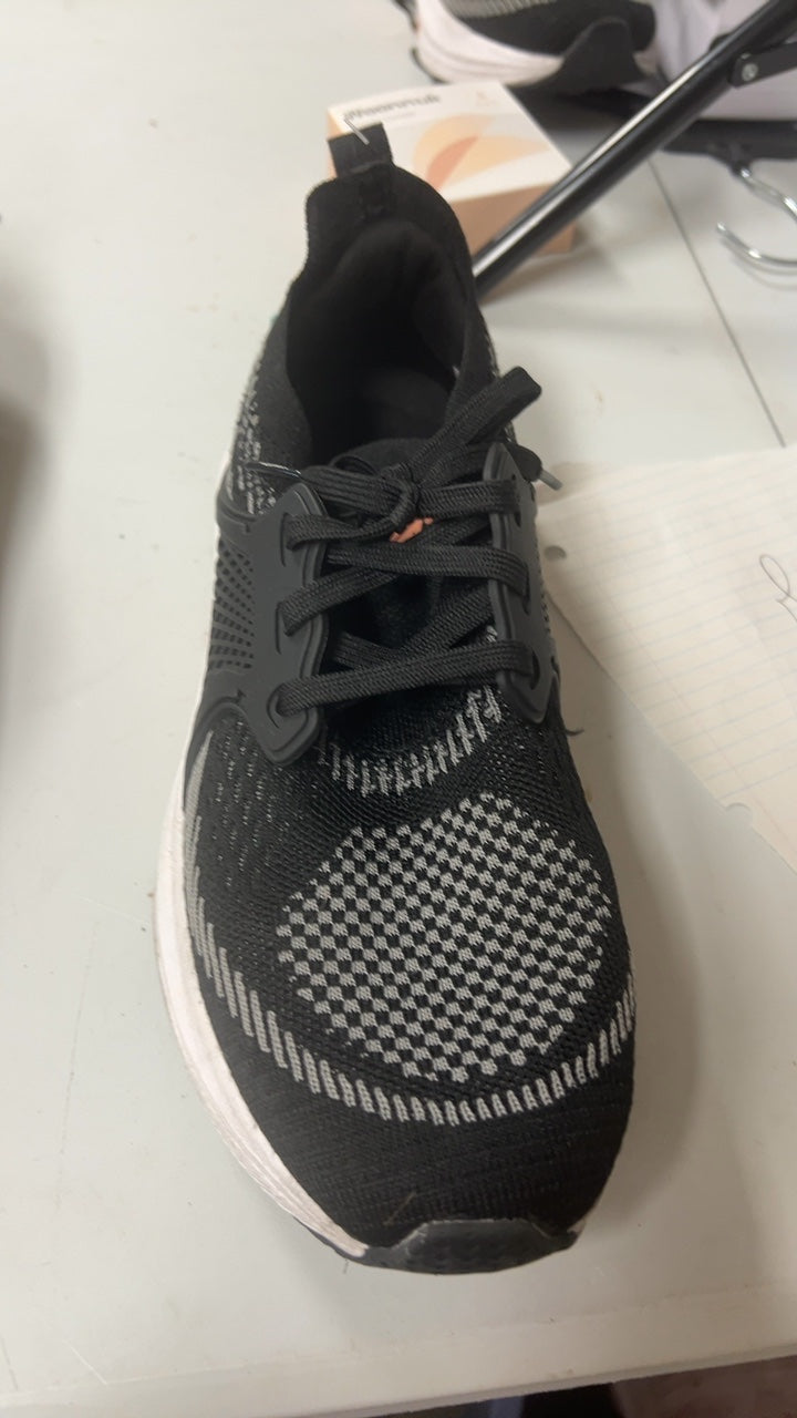Sneakers 9.5 Black/Gray