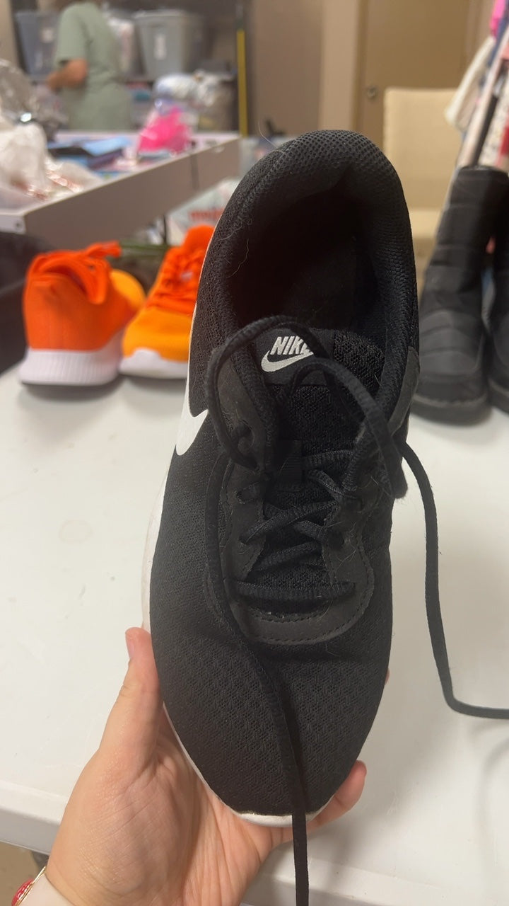 Nike Sneakers Mens 10 Black and White