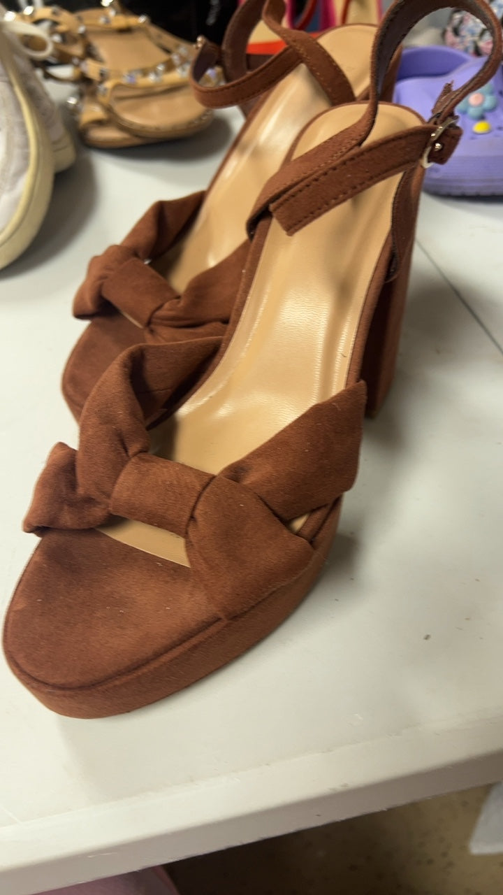 Sandals 8 Brown