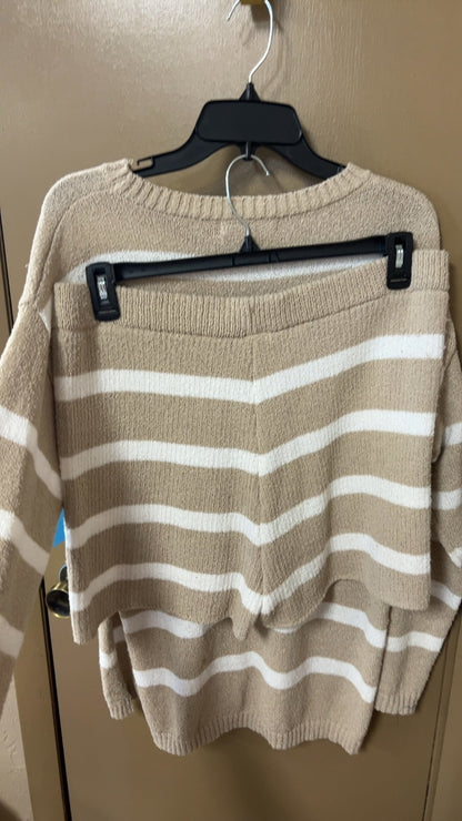 2 piece set Large Beige and White stain