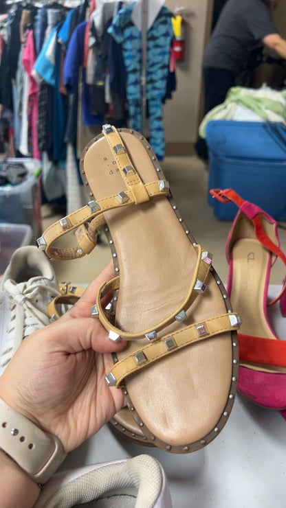 Sandals 7.5 Beige