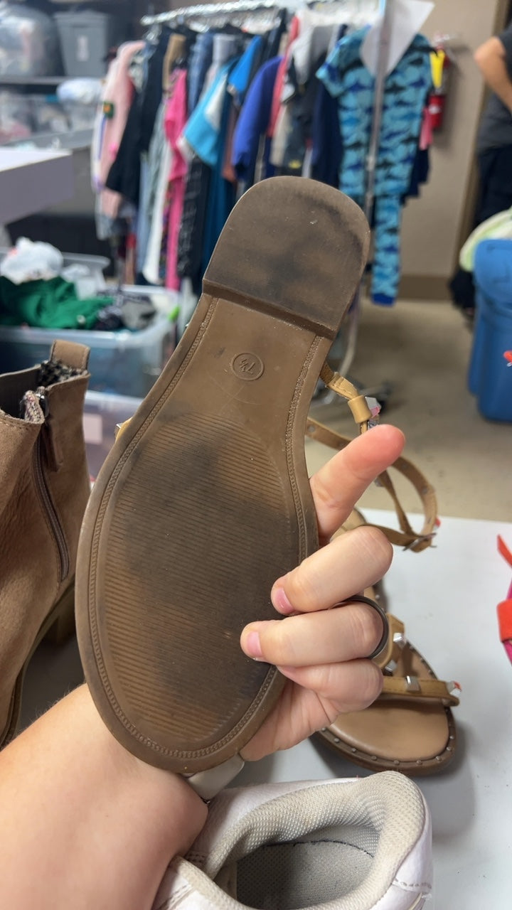 Sandals 7.5 Beige