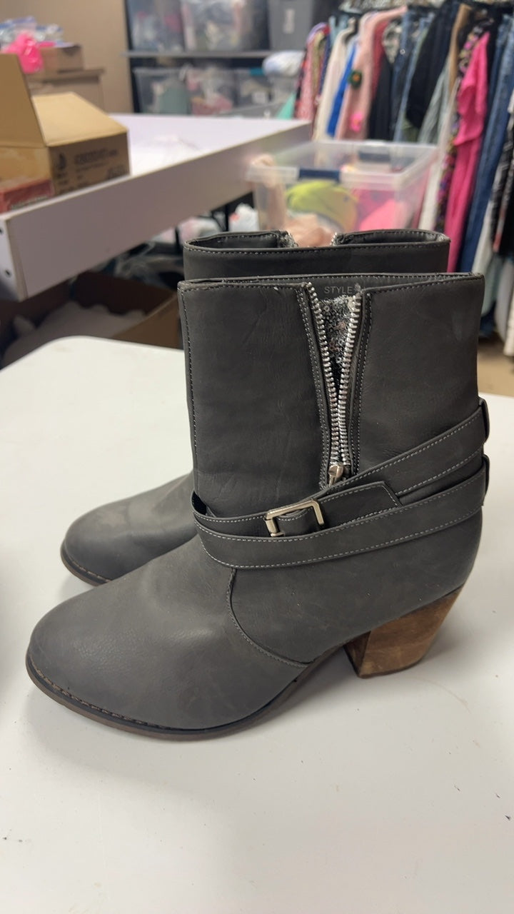 Boots 9 Gray