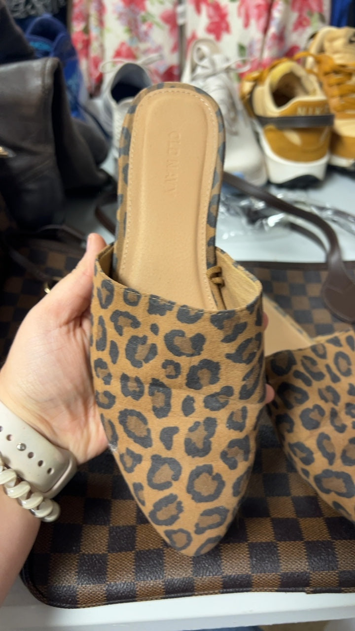 7 Leopard print mules